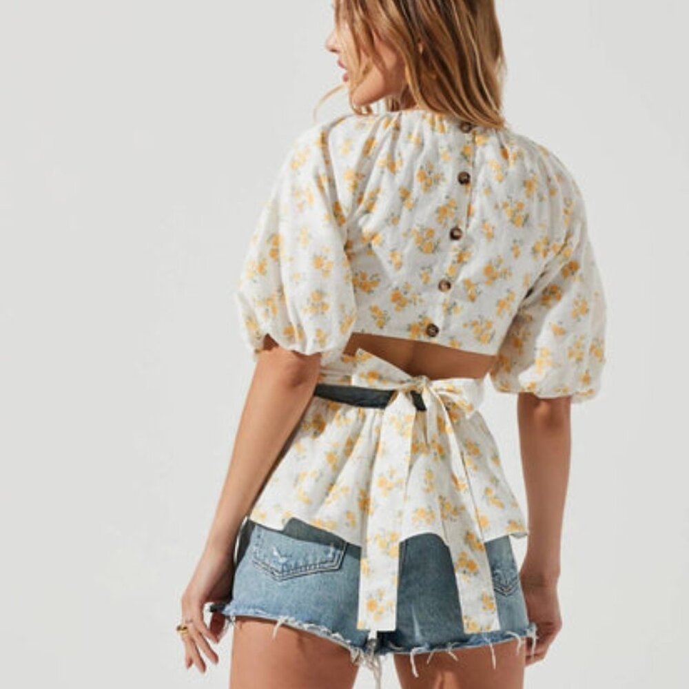 Vendetti Floral Top by "Astr The Label" - Size: XS - NWT